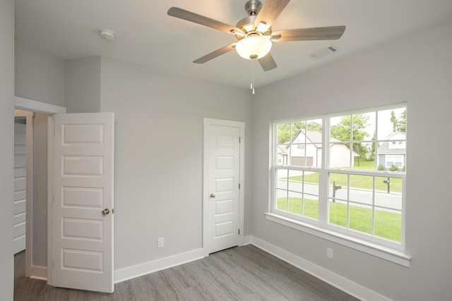 302 Fieldstone Ln, Springfield, TN 37172 - unfurnished room with baseboards, wood finished floors, a ceiling fan, and plenty of natural light