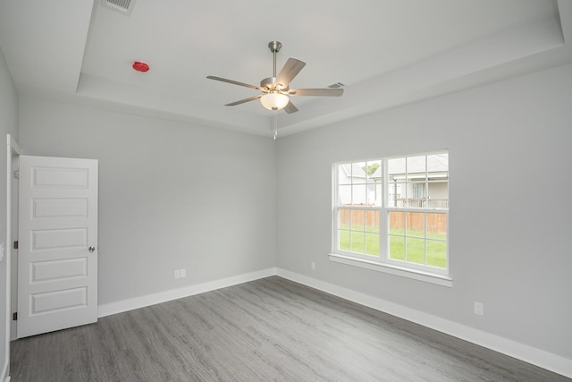 340 Fieldstone Ln, Springfield, TN 37172 - spare room featuring a raised ceiling, wood finished floors, a ceiling fan, and baseboards