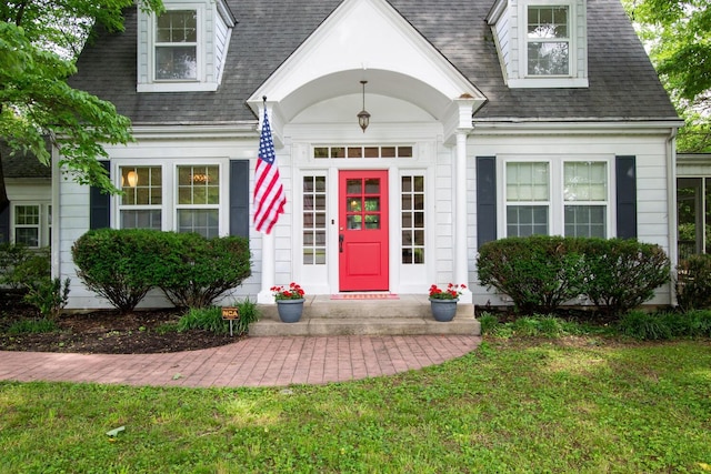 207 Cumberland Cir, Nashville, TN 37214 - entrance to property with a shingled roof and a yard