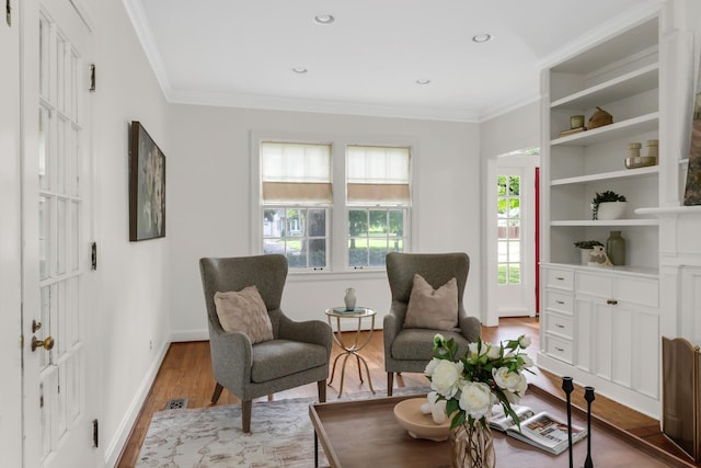 207 Cumberland Cir, Nashville, TN 37214 - sitting room with wood finished floors, ornamental molding, baseboards, and recessed lighting