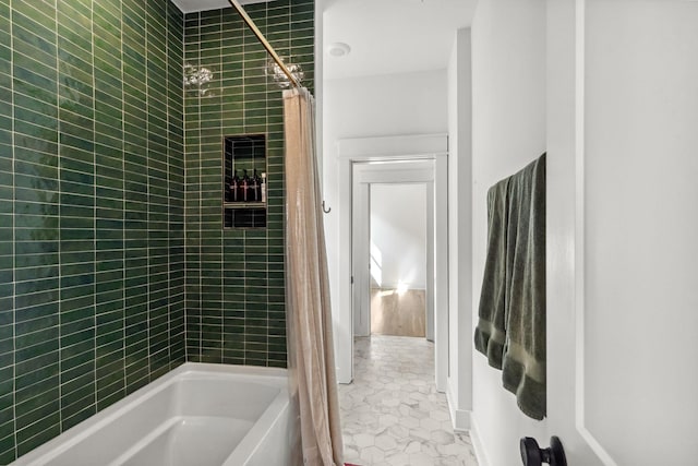 423A American Rd, Nashville, TN 37209 - bathroom featuring shower / tub combo