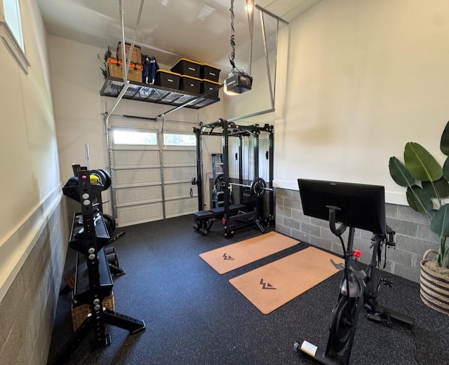 423A American Rd, Nashville, TN 37209 - exercise room featuring a garage and concrete block wall