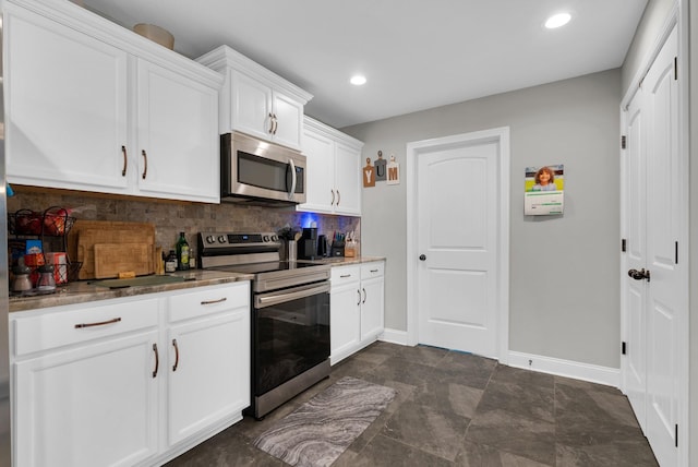 3555 Neena Ct, Clarksville, TN 37042 - kitchen with stainless steel appliances, baseboards, tasteful backsplash, white cabinets, and recessed lighting