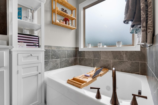 3555 Neena Ct, Clarksville, TN 37042 - bathroom with a jetted tub