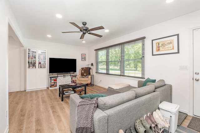 106 Aaron Dr, Burns, TN 37029 - living area featuring a ceiling fan, light wood finished floors, and recessed lighting