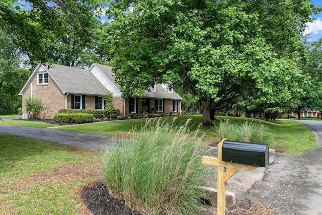 4900 Chesterfield Dr, Murfreesboro, TN 37127 - view of front of property featuring brick siding, a front yard, and roof with shingles