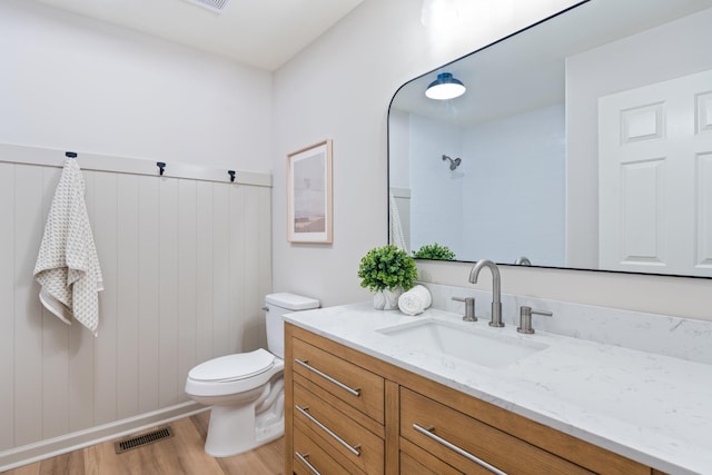 4900 Chesterfield Dr, Murfreesboro, TN 37127 - bathroom with wood finished floors, vanity, and toilet