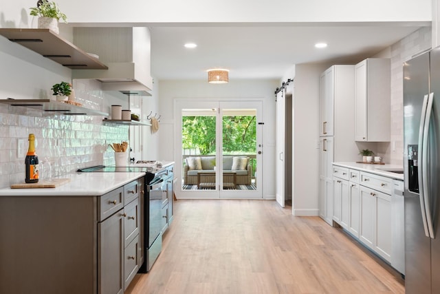 4900 Chesterfield Dr, Murfreesboro, TN 37127 - kitchen with open shelves, stainless steel appliances, tasteful backsplash, light countertops, and light wood-type flooring