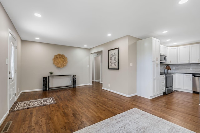 209 Franklin Park, Winchester, TN 37398 - entrance foyer featuring dark wood-style floors and recessed lighting
