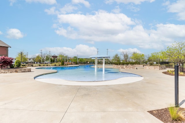 8024 Craighead Dr, Lebanon, TN 37087 - community pool with a patio