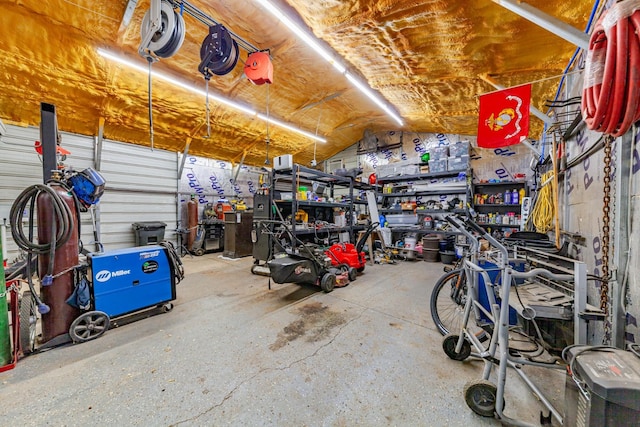 916 Lion Pkwy, Columbia, TN 38401 - garage with a workshop area