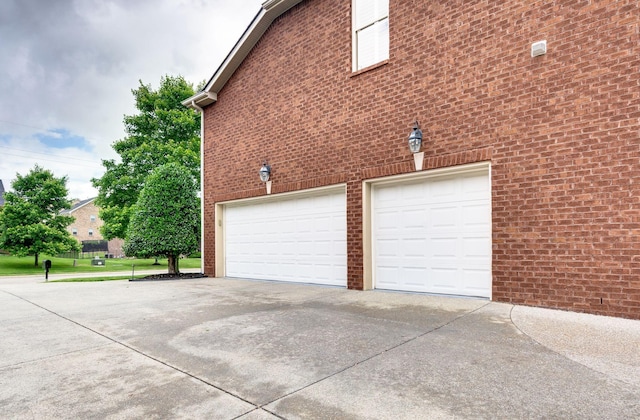 3009 Burnley Ct, Spring Hill, TN 37174 - garage with driveway