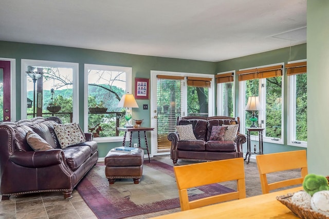 192 Askin Ln, Baxter, TN 38544 - living area with plenty of natural light