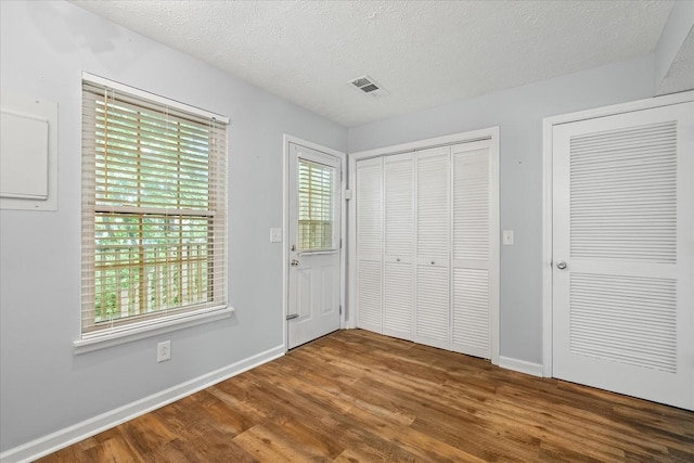 250 Sanders Ferry Rd Unit 65, Hendersonville, TN 37075 - entryway featuring wood finished floors, healthy amount of natural light, a textured ceiling, and baseboards