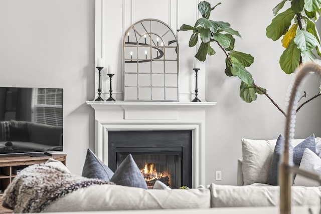 5517 Nevil Pt, Brentwood, TN 37027 - living room featuring a glass covered fireplace
