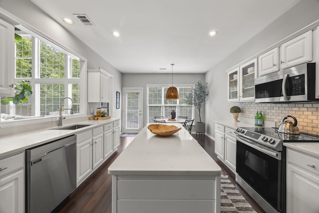 5517 Nevil Pt, Brentwood, TN 37027 - kitchen featuring appliances with stainless steel finishes, a sink, light countertops, white cabinets, and a center island