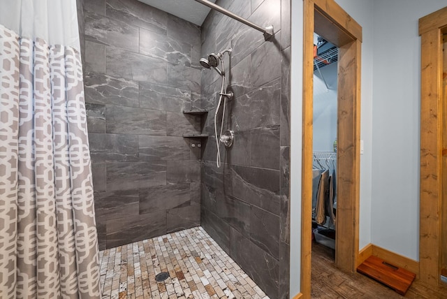 4499 Benson Rd, Springfield, TN 37172 - bathroom featuring tiled shower and wood finished floors