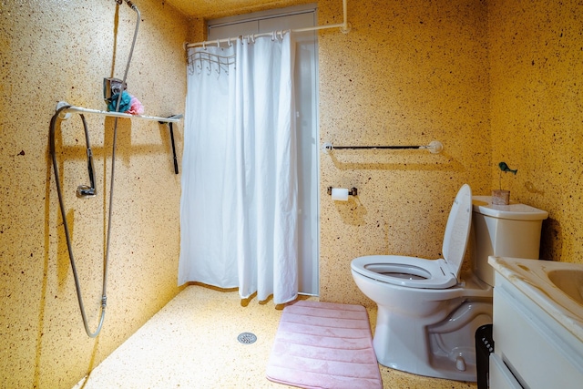 406 Longview St, Camden, TN 38320 - full bathroom featuring toilet, vanity, and a shower with curtain