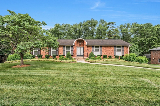 933 Percy Warner Blvd, Nashville, TN 37205 - view of front facade with brick siding and a front lawn