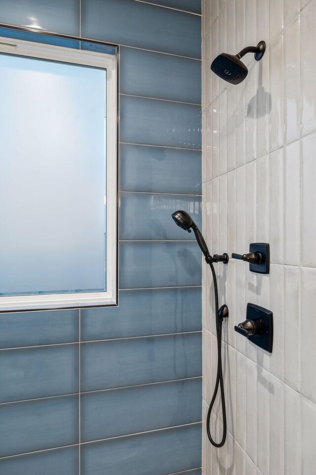 1734A Kellow St, Nashville, TN 37208 - bathroom view of tiled shower