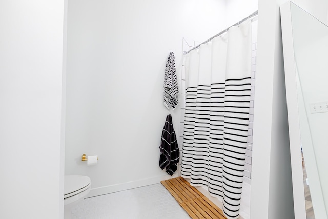 1900 12th Ave S Unit 502, Nashville, TN 37203 - full bathroom featuring toilet and curtained shower