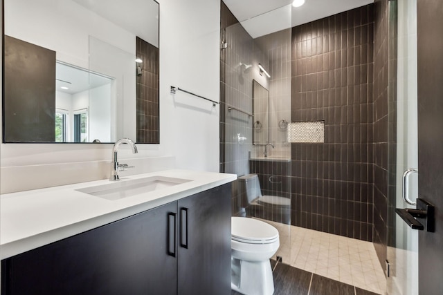 112 47th Ave N, Nashville, TN 37209 - full bath with toilet, tiled shower, vanity, and recessed lighting