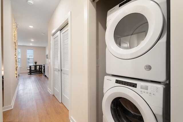 600 E Trinity Ln Unit 20, Nashville, TN 37207 - washroom featuring stacked washer / dryer, light wood-style flooring, recessed lighting, and baseboards