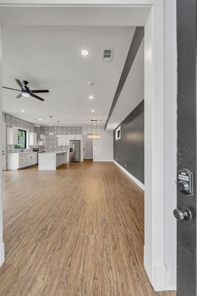 415 S University St, Murfreesboro, TN 37130 - unfurnished living room featuring light wood finished floors, baseboards, a ceiling fan, and recessed lighting