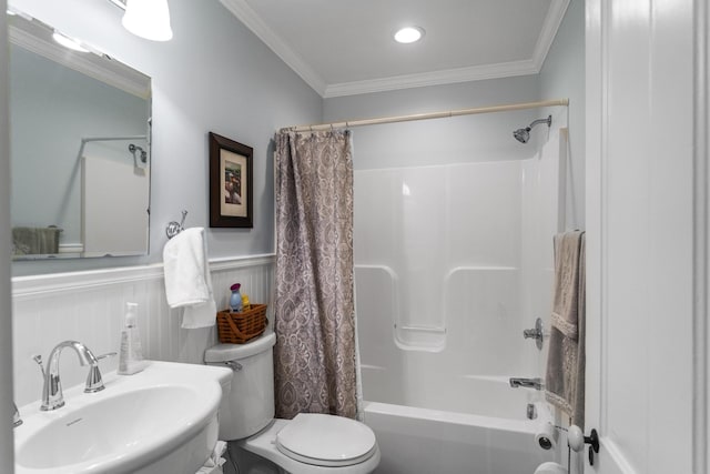 29 Roger Monk Rd, Petersburg, TN 37144 - bathroom with toilet, a sink, shower / tub combo with curtain, wainscoting, and ornamental molding