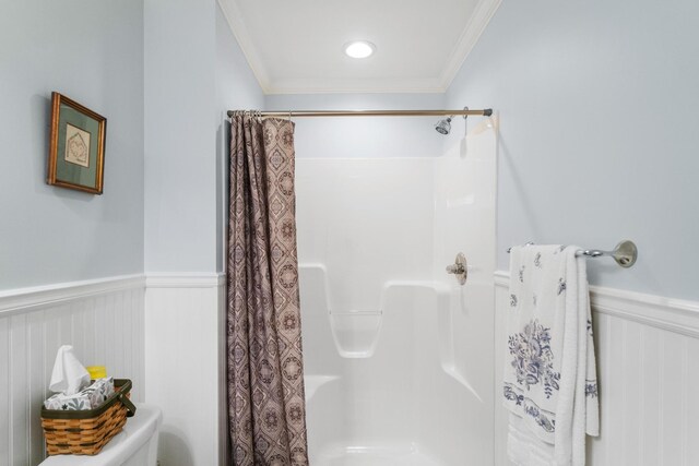 29 Roger Monk Rd, Petersburg, TN 37144 - bathroom featuring wainscoting, ornamental molding, curtained shower, toilet, and a decorative wall