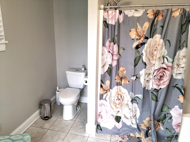 900 Sorghum Hollow Rd, Pulaski, TN 38478 - bathroom featuring tile patterned flooring, toilet, a shower with shower curtain, and baseboards