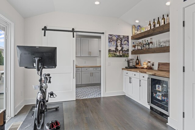 904 Park Crest Ct, Mount Juliet, TN 37122 - indoor dry bar with wine cooler, vaulted ceiling, dark wood-style flooring, baseboards, and recessed lighting