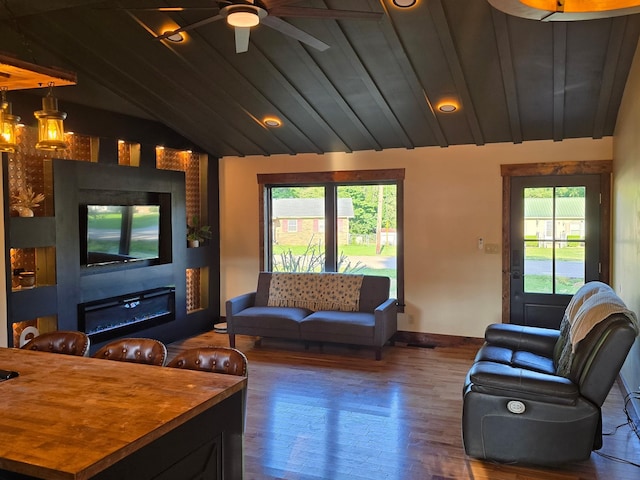 371 Leader Dr, New Johnsonville, TN 37134 - living room featuring lofted ceiling, wood finished floors, plenty of natural light, a ceiling fan, and recessed lighting