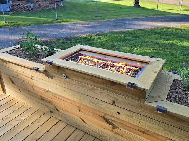 371 Leader Dr, New Johnsonville, TN 37134 - exterior view of a fire pit