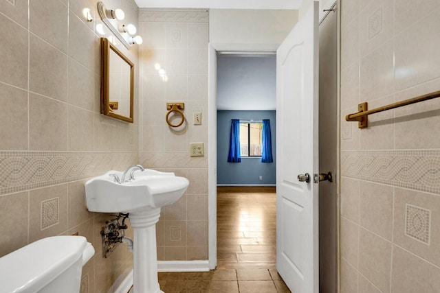 2134 Fairfax Ave Unit A1, Nashville, TN 37212 - bathroom featuring tile walls and toilet