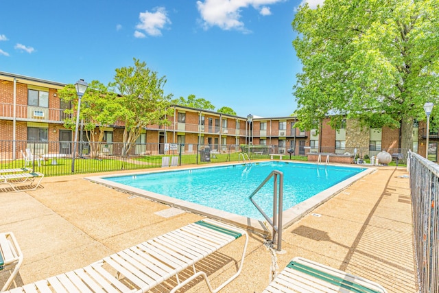 2134 Fairfax Ave Unit A1, Nashville, TN 37212 - community pool featuring a residential view and a patio