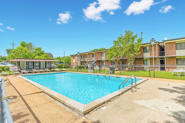 2134 Fairfax Ave Unit A1, Nashville, TN 37212 - community pool with a patio