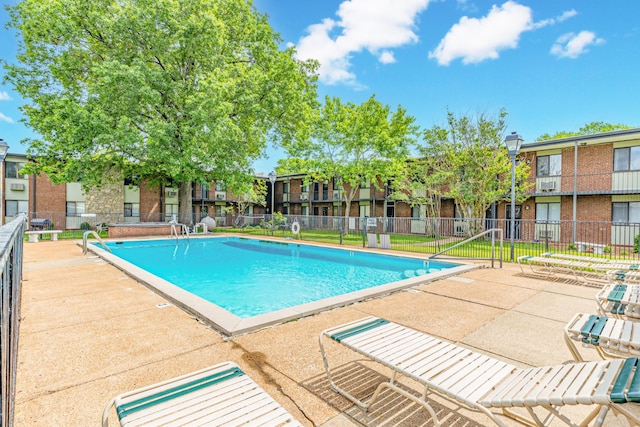 2134 Fairfax Ave Unit A1, Nashville, TN 37212 - community pool with a patio area