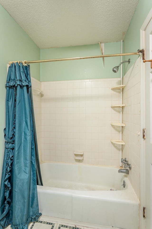 4510 Ravenwood Dr E, Chattanooga, TN 37415 - full bath with shower / tub combo and a textured ceiling