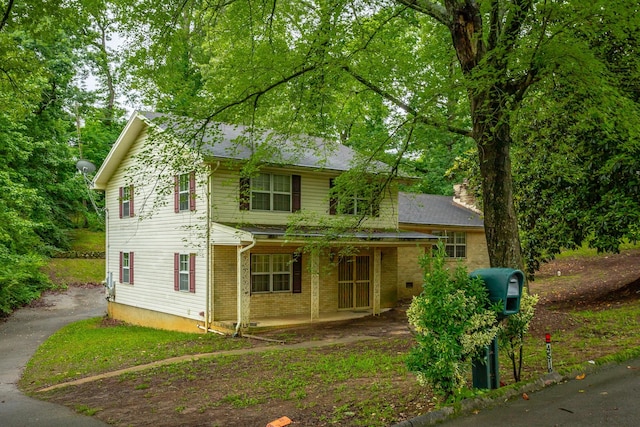 4510 Ravenwood Dr E, Chattanooga, TN 37415 - traditional-style home featuring covered porch and brick siding