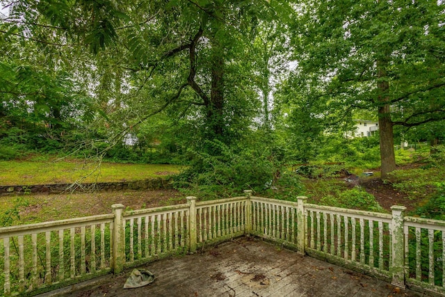 4510 Ravenwood Dr E, Chattanooga, TN 37415 - view of wooden deck