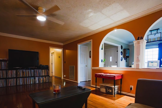 2014 Saddlebrook Dr, Murfreesboro, TN 37129 - living room featuring arched walkways, a ceiling fan, wood finished floors, and ornamental molding