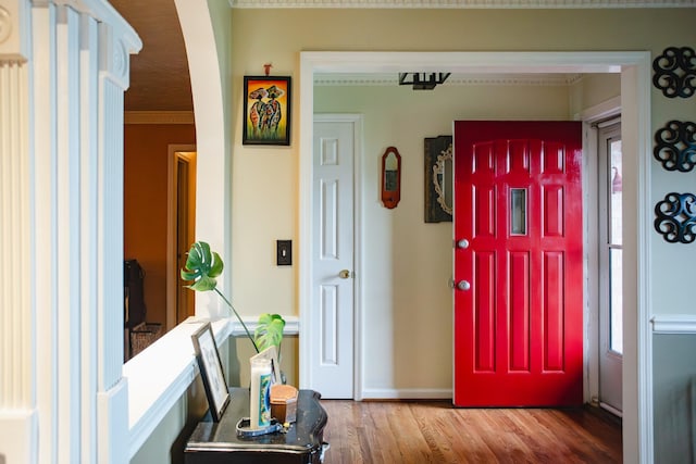 2014 Saddlebrook Dr, Murfreesboro, TN 37129 - entrance foyer with wood finished floors and arched walkways
