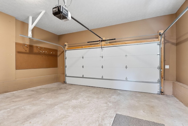 829 Navajo Trl, Mcminnville, TN 37110 - garage with a garage door opener