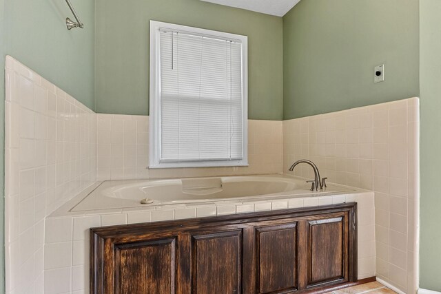 829 Navajo Trl, Mcminnville, TN 37110 - full bath with a garden tub