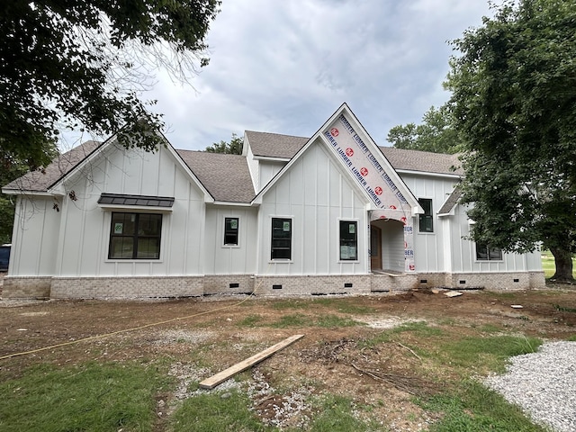 112 Stoneybrook Rd N, Columbia, TN 38401 - view of front facade with crawl space, board and batten siding, and roof with shingles