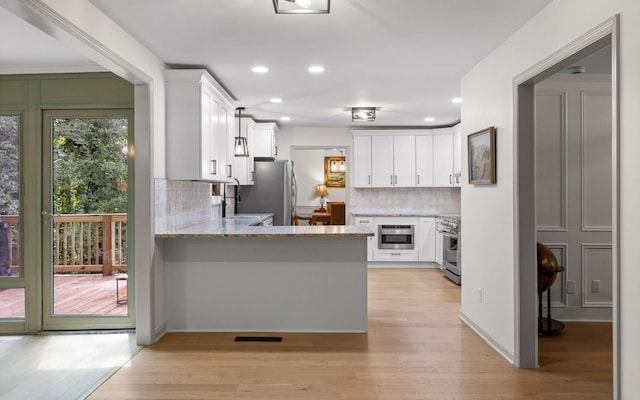 1234 Mountain Brook Cir, Signal Mountain, TN 37377 - kitchen with stainless steel appliances, white cabinetry, a peninsula, backsplash, and recessed lighting