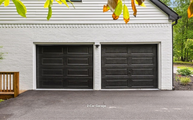 1234 Mountain Brook Cir, Signal Mountain, TN 37377 - garage featuring driveway