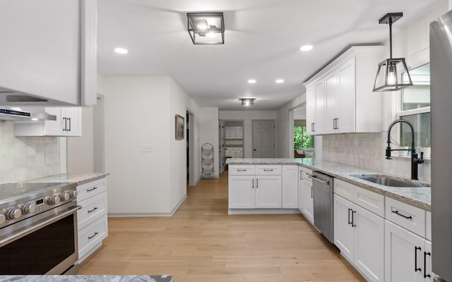 1234 Mountain Brook Cir, Signal Mountain, TN 37377 - kitchen featuring stainless steel appliances, a sink, a peninsula, white cabinets, and backsplash