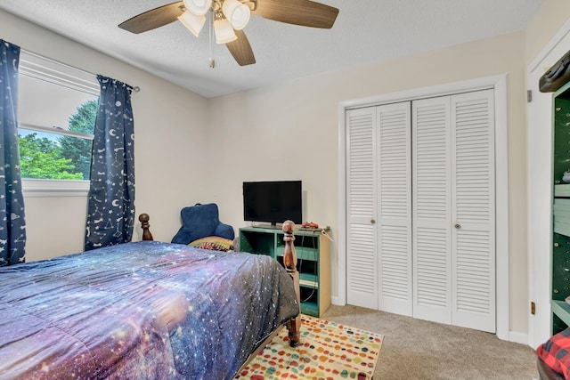 2729 Heights Circle Rd, Greenbrier, TN 37073 - carpeted bedroom featuring a ceiling fan, a closet, and a textured ceiling